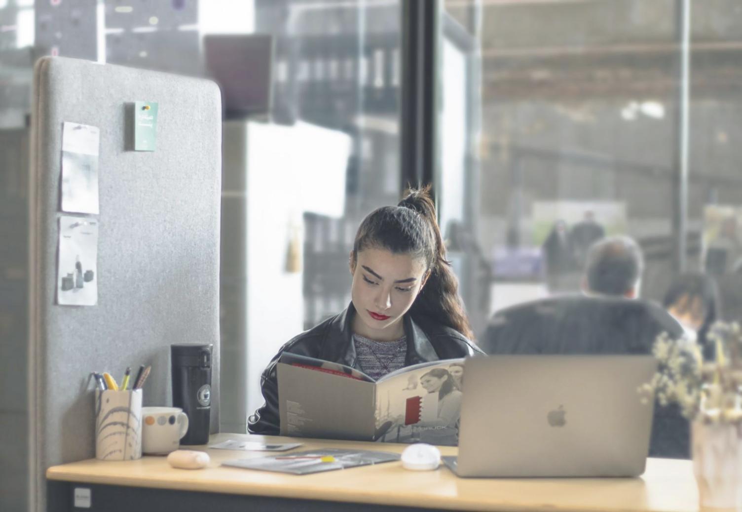 Étudiants travaillant sur des projets de finance collaborative